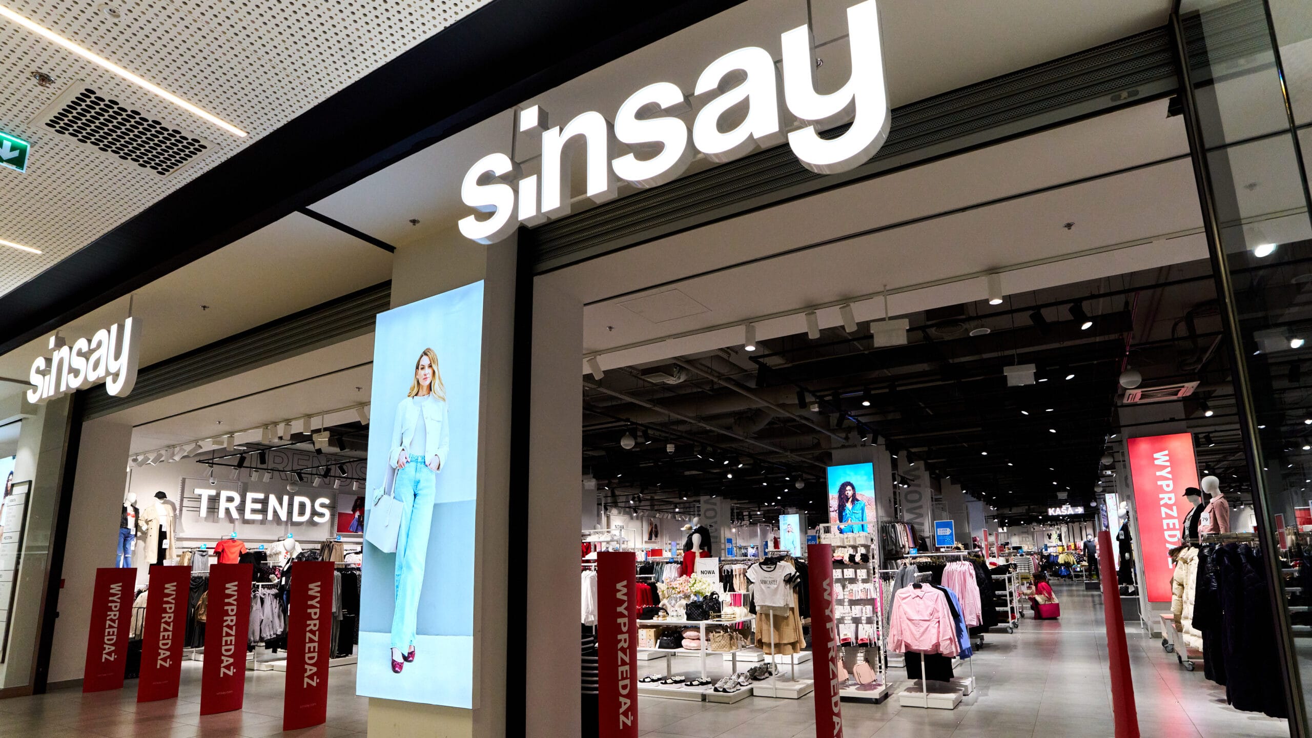 Czy jesteś gotowy na modowy zawrót głowy w Łowiczu? Sinsay otwiera salon!