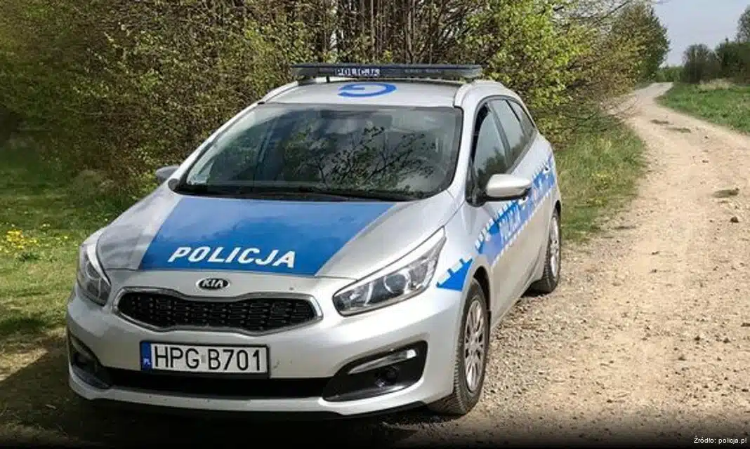 Policjanci z Łowicza zabezpieczają niebezpieczne znalezisko z czasów II wojny światowej